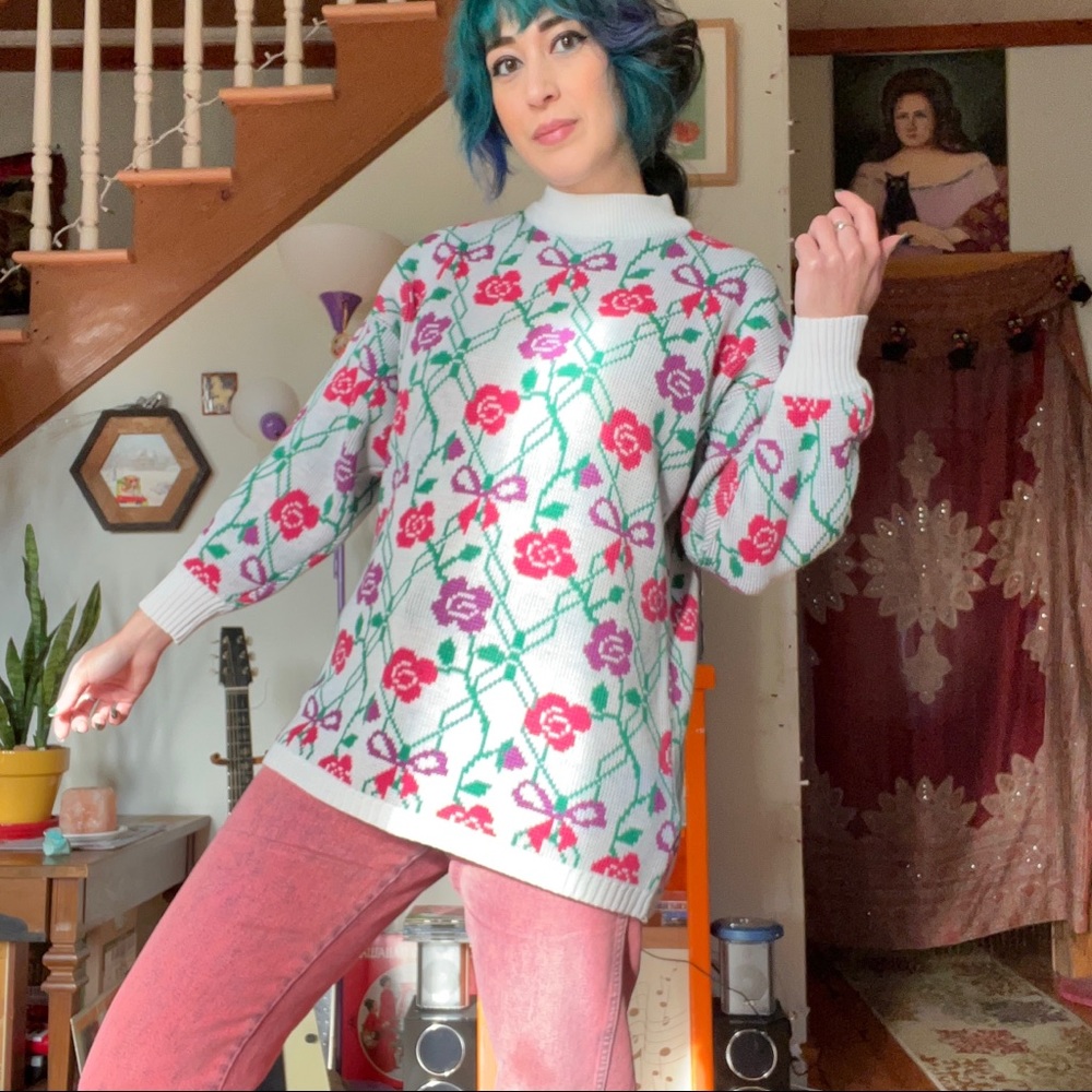 Floral sweater 💐